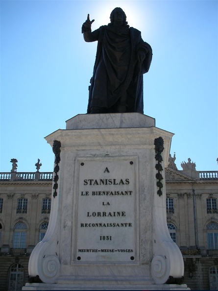 Statue Stan.jpg