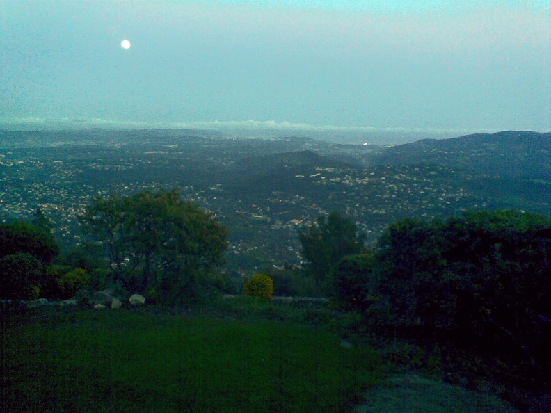 hauteurs de Grasse avec la lune