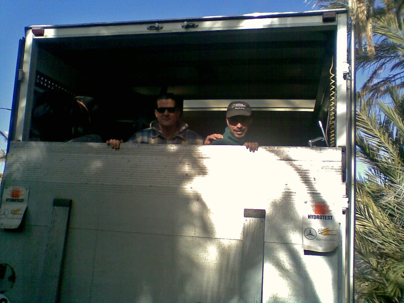 Roya et son camion.jpg